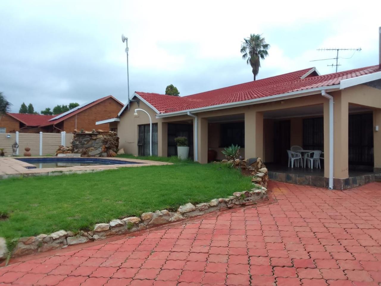 Garden View Guesthouse Fleurhof Johannesburg Exterior photo